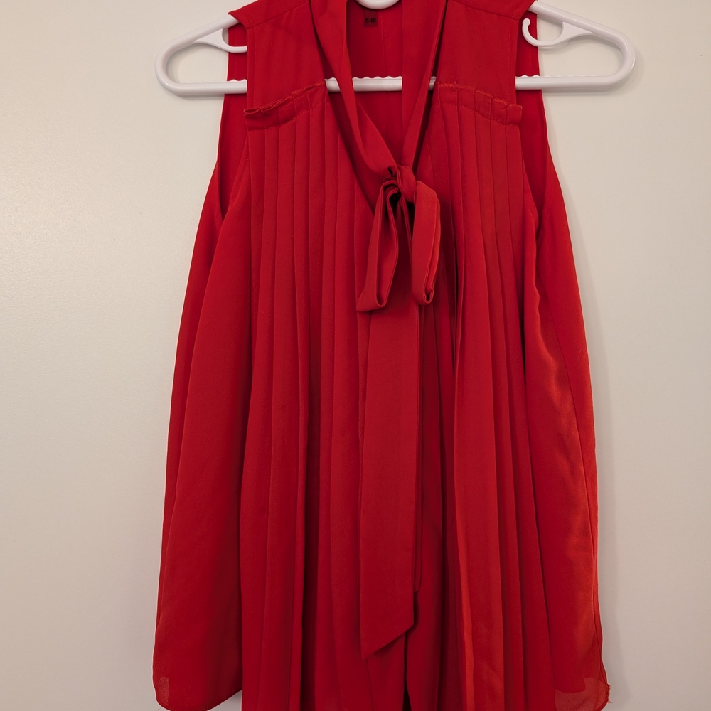 5|48 Sleeveless Pleated Blouse With Buttons And Neck Tie